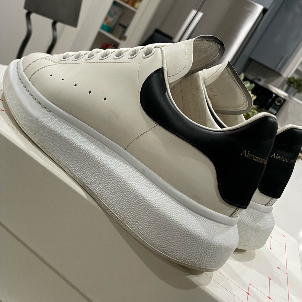 Alexander McQueen size 40 men’s 7